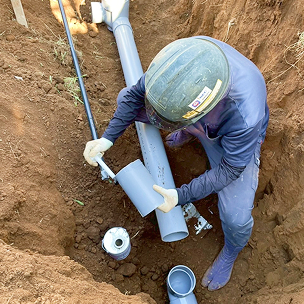 施工の様子１｜株式会社ブルー・テックは千葉県内を中心に、給排水設備工事、水道工事、配管工事業を提供。安全と環境に配慮した工事と、迅速丁寧な対応で施工実績多数。採用情報も掲載中。